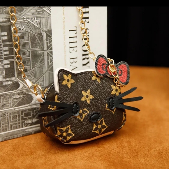 Hot Hello Kitty designer mini crossbody - Picture 5 of 5